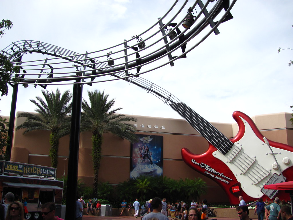 Disney's Hollywood Studios | Rock 'n' Roller Coaster plaza | Flickr