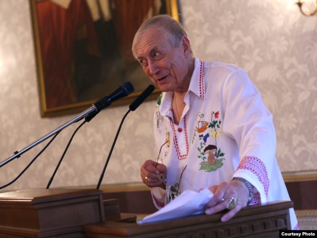 Евгений Евтушенко, как утверждает Владимир Попов, был завербован Филиппом Бобковым