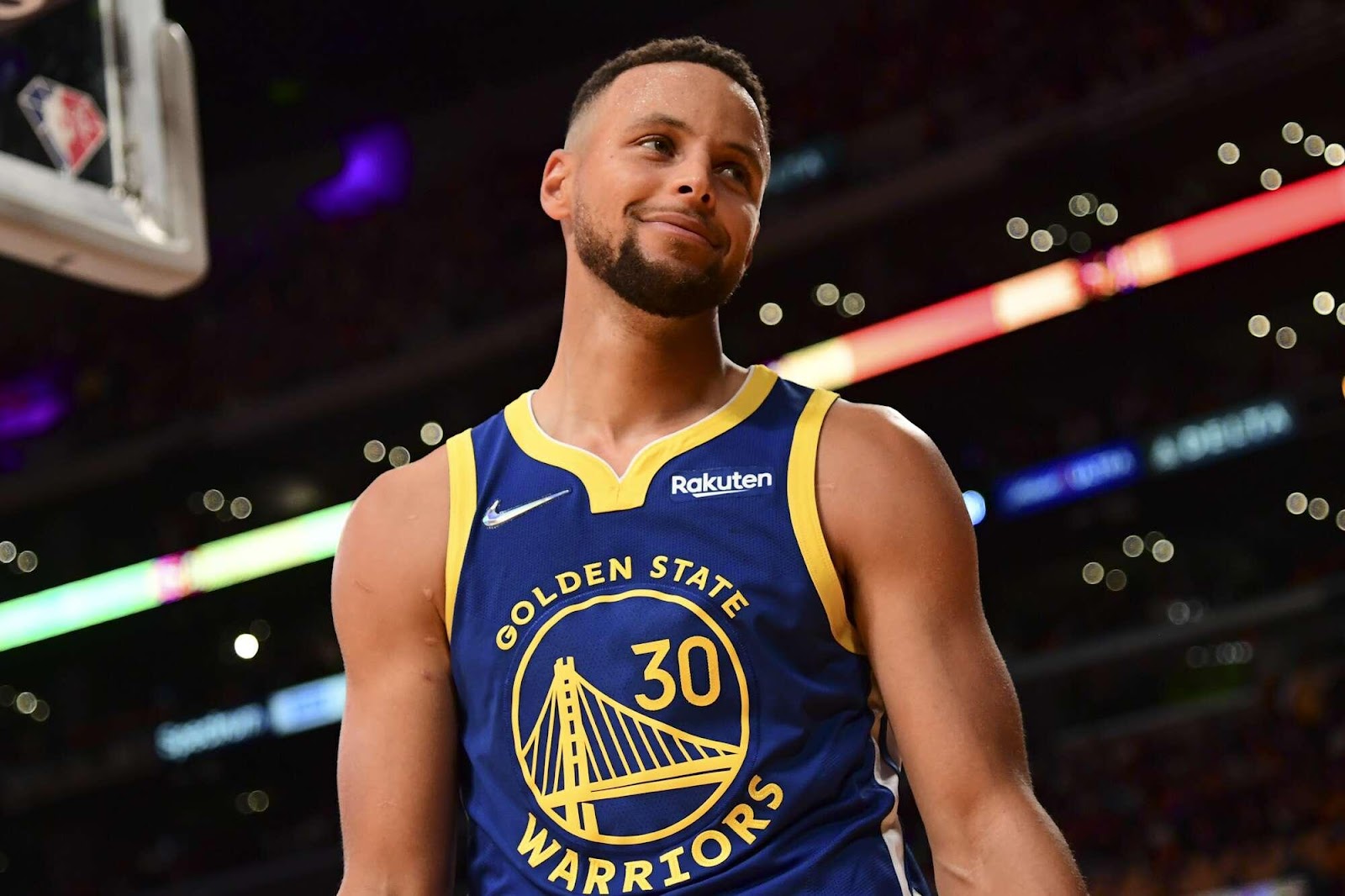 Stephen Curry Makes History, Breaks NBA's All-Time 3-Point Record |  PEOPLE.com