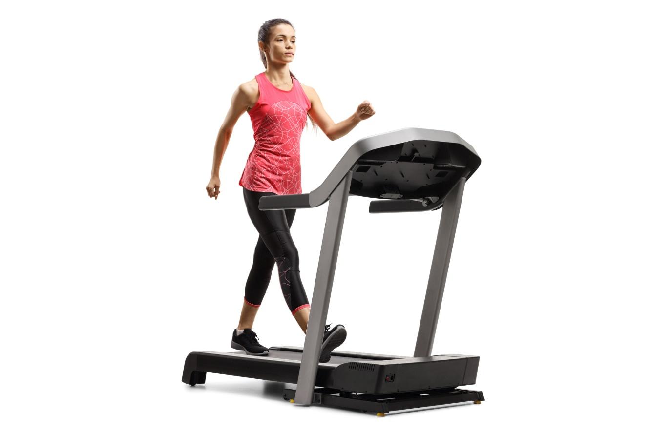 A person standing on a treadmill

Description automatically generated