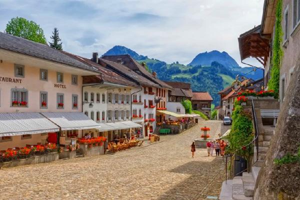 10 ที่เที่ยวสวิตเซอร์แลนด์ เมืองในฝัน สวยงามเหมือนเทพนิยาย - กรุยแยร์  (Gruyeres)