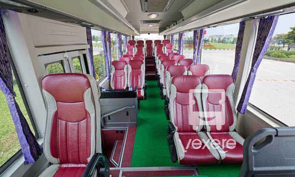 Nội thất xe Cát Bà Express đi Cát Bà từ Hà Nội