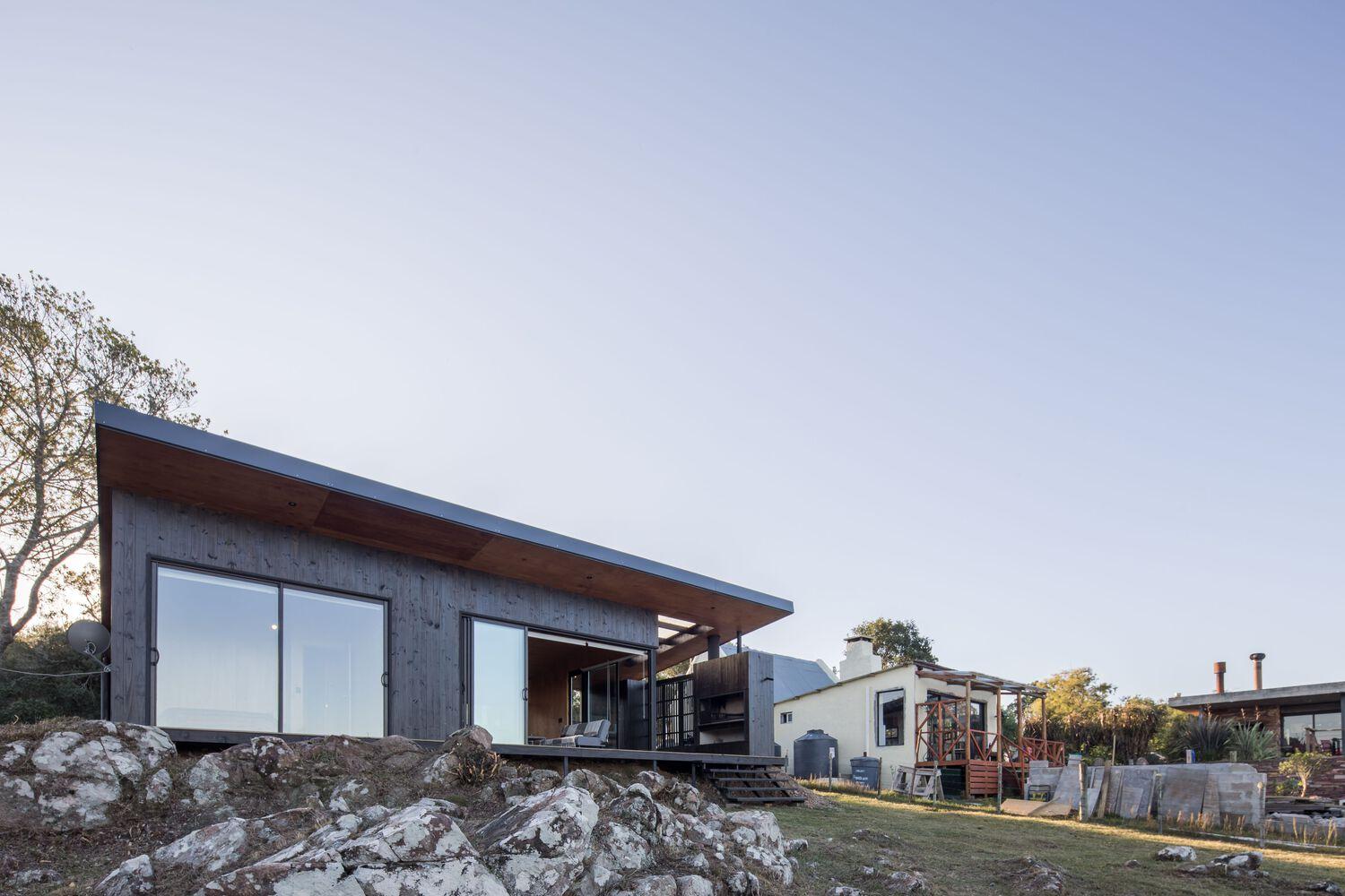 flat roof one story house