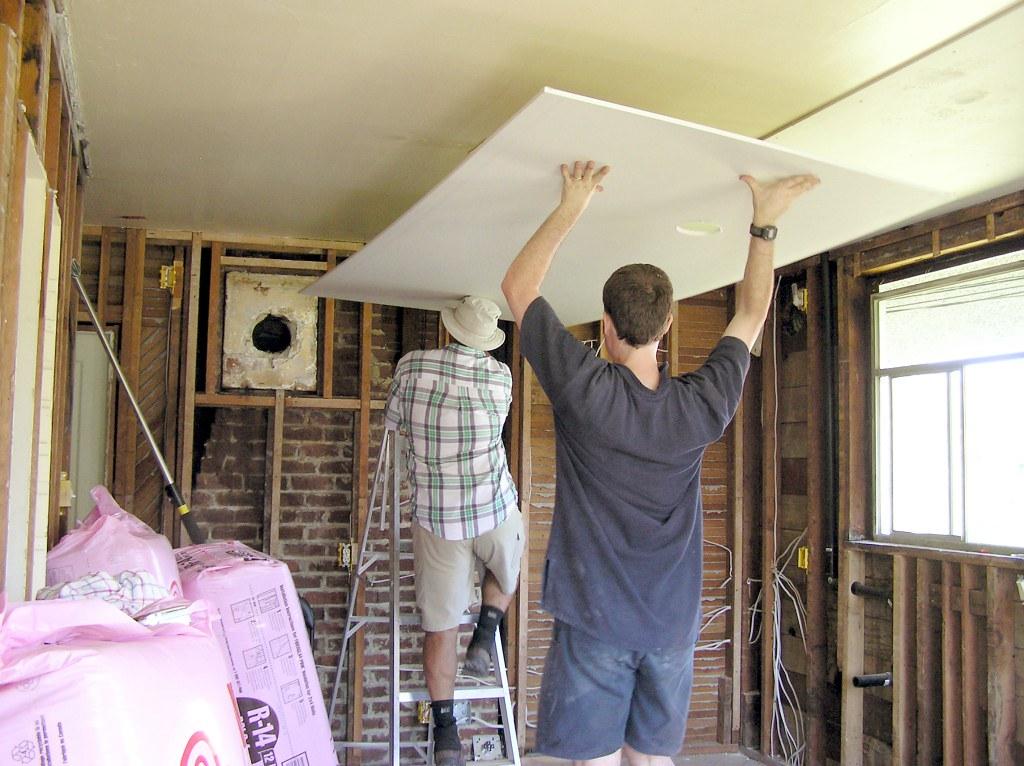 Drywalling the Ceiling | Anthony helping me put drywall over… | Flickr
