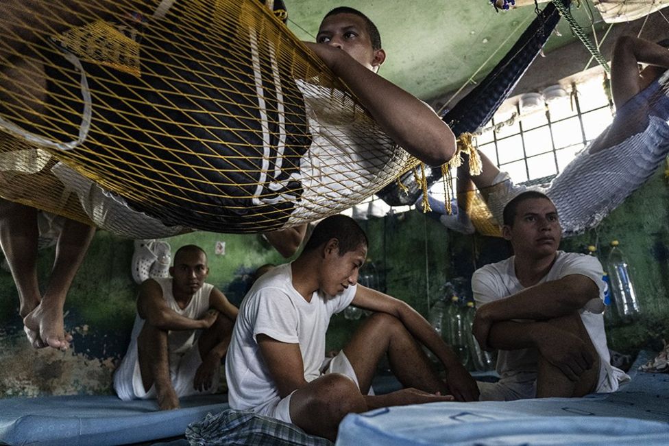 Фото заключенных в Сальвадоре
