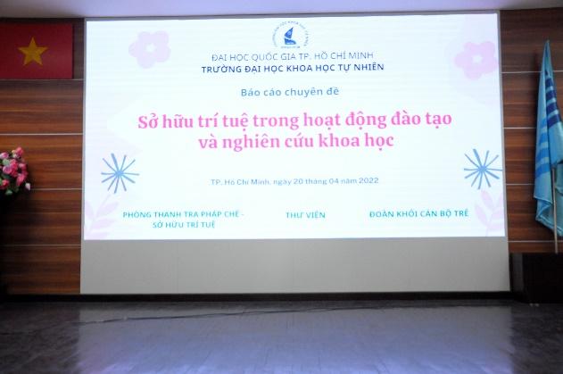 D:\2022-CÔNG VIỆC\KẾ HOẠCH HỘI SÁCH 21-4-2022\Hình\Hình Báo cáo chuyên đề\_DSC0288.JPG