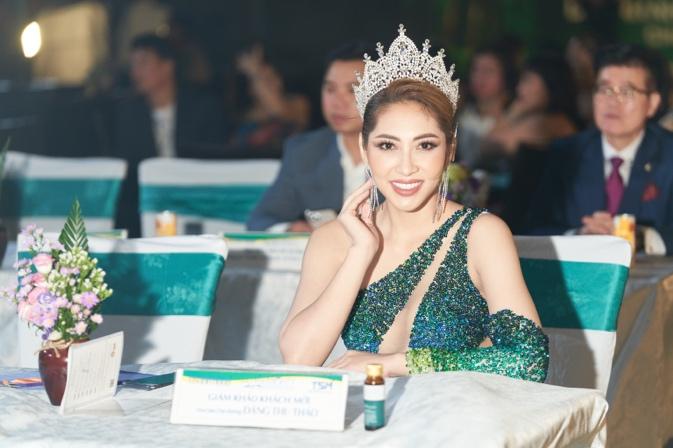 Hoa hậu Đại dương Đặng Thu Thảo ngồi vị trí Giám khảo khách mời cuộc thi.