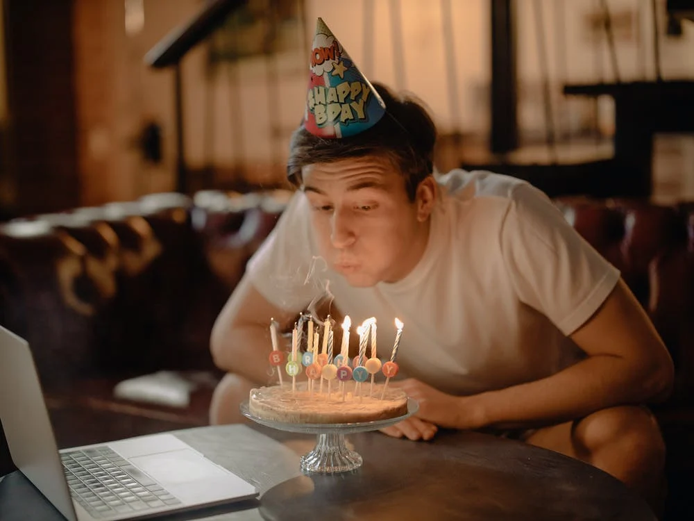 como dizer parabéns para você ou feliz aniversário em francês