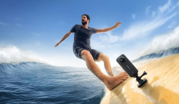 Insta360 X3 connected to surfing board perfect sport camera 