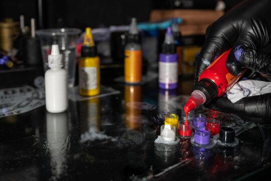 Tattoo Ink Bilder – Durchsuchen 224,709 Archivfotos, Vektorgrafiken und Videos | Adobe Stock