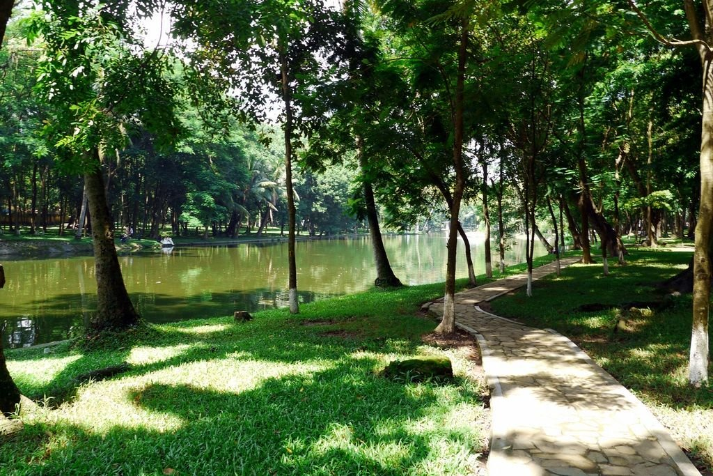 Vườn Bách Thảo Hà Nội là điểm đến thư giãn cho gia đình với không gian trong lành