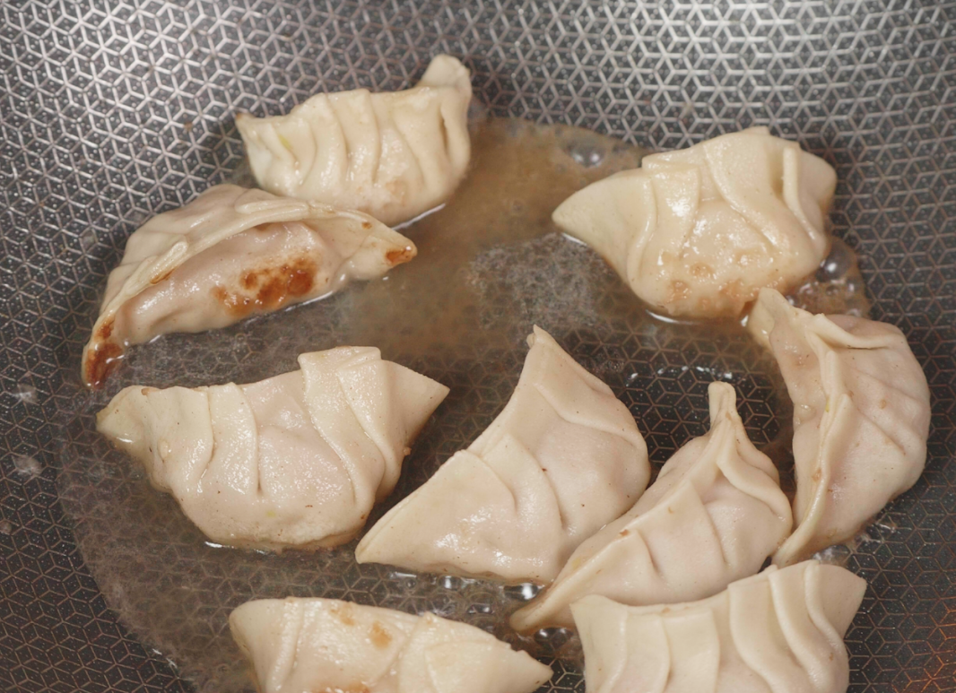 A picture containing several, dumpling

Description automatically generated