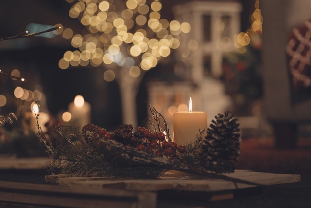 7 Easy DIY Christmas Candle Ideas You Can Make This Weekend