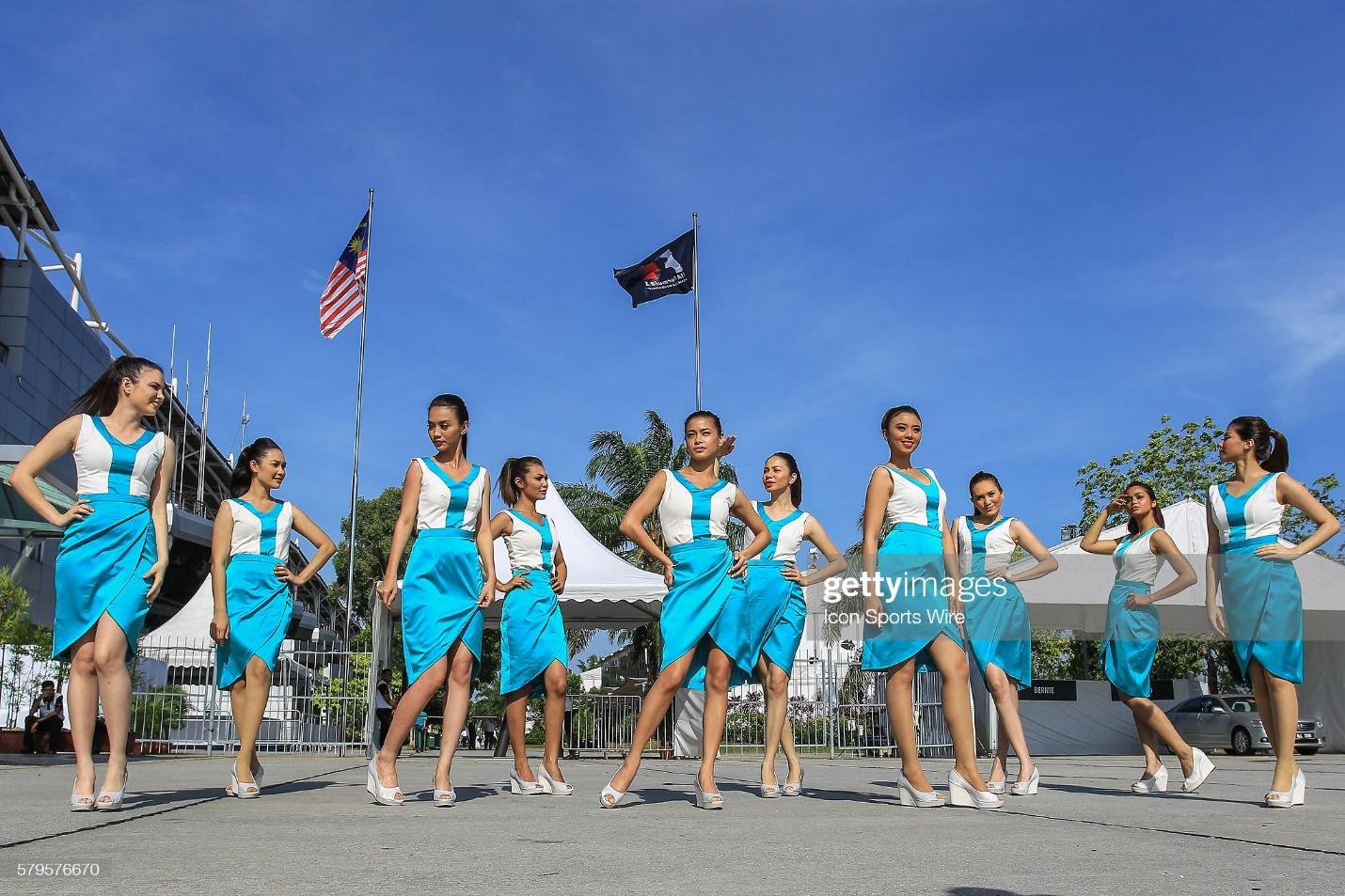 D:\Documenti\posts\posts\Women and motorsport\foto\Getty e altre\march-2015-grid-girls-pose-for-photograph-at-the-paddock-of-the-1-picture-id579576670.jpg