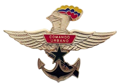 The insignia consists of a helmet with a plume in the colours of the Colombian flag. Below this are wings representing the Charly group of the Air Force. Below this is a star with a rifle, and above this is an anchor representing the Bravo group of the Navy.

In the centre and on a red background is written Comando Urbano (Urban Command), denoting the mission of the unit.
