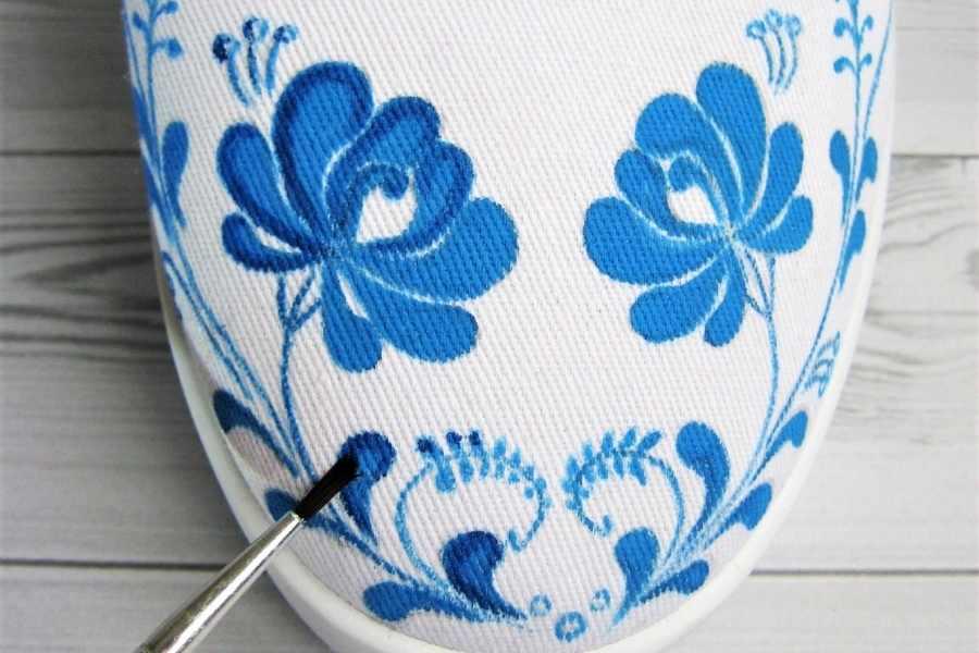 How to Paint Canvas Shoes Fabric Paint - Painting your Canvas Shoes