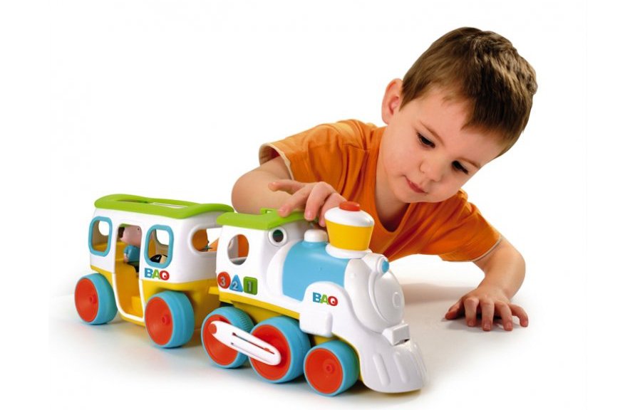 Купить поезд мальчику. Детские игрушки для мальчиков. Игрушки для мальчиков 2 года. Паровозик игрушка. Игрушки для мальчиков 1 год.