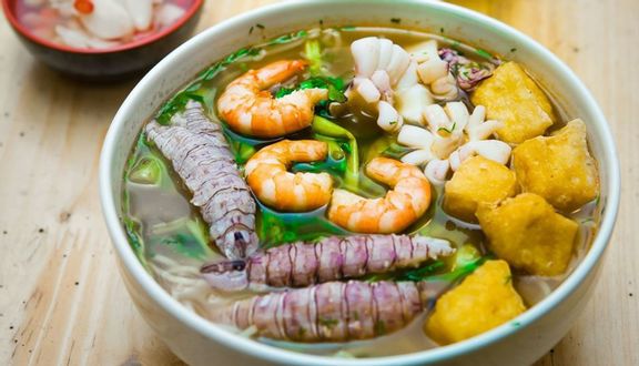 Món bún hải sản món ngon phố cổ Hoàn Kiếm Hà Nội hấp dẫn mọi thực khách (Nguồn: Internet)