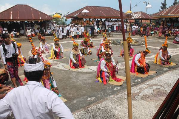 cempaga village traditional dance