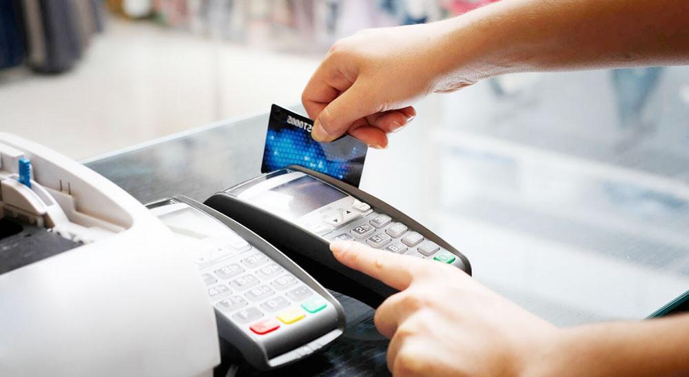 Cảnh báo chiêu thức quẹt thẻ tín dụng rút tiền mặt, giao dịch khống
