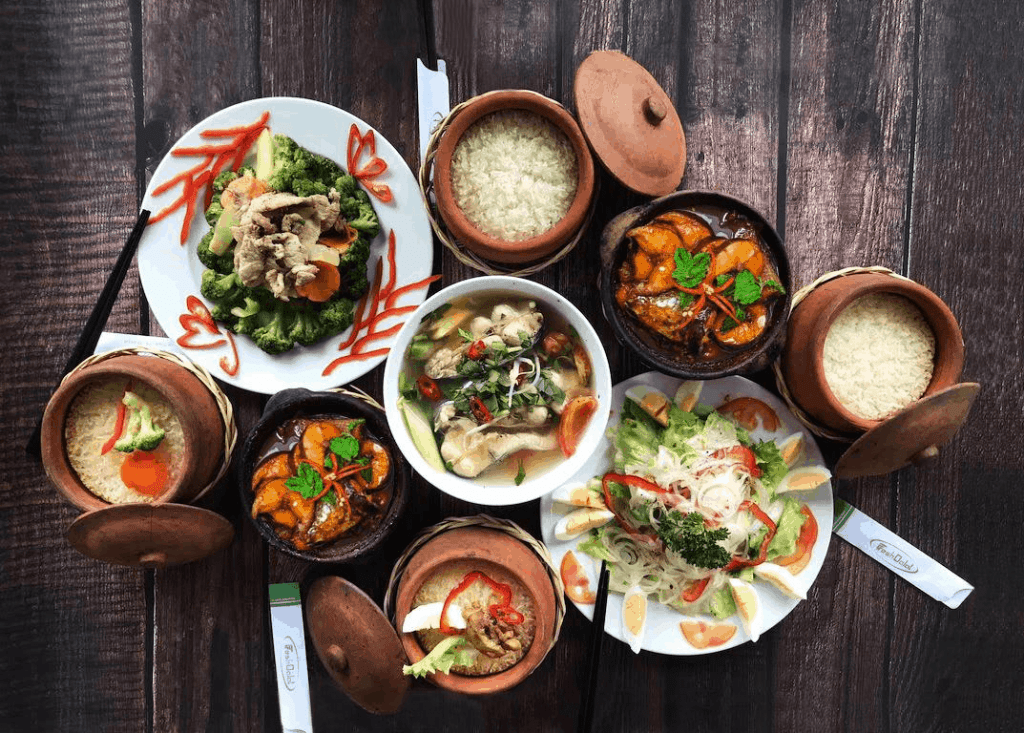No nê và thỏa mãn vị giác với thực đơn 5 món phong phú tại nhà hàng cơm niêu Việt Nam (Đà Lạt)