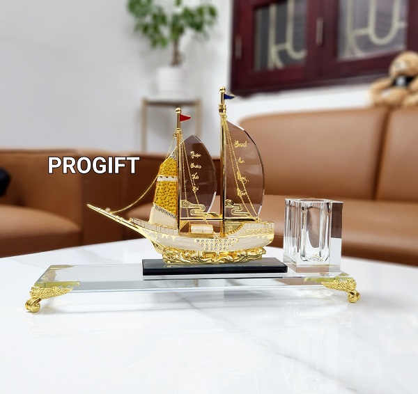 Lựa chọn quà tặng lưu niệm để bàn làm việc phù hợp