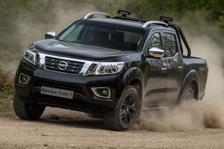  nissan navara bekas mobil 4x4 murah 