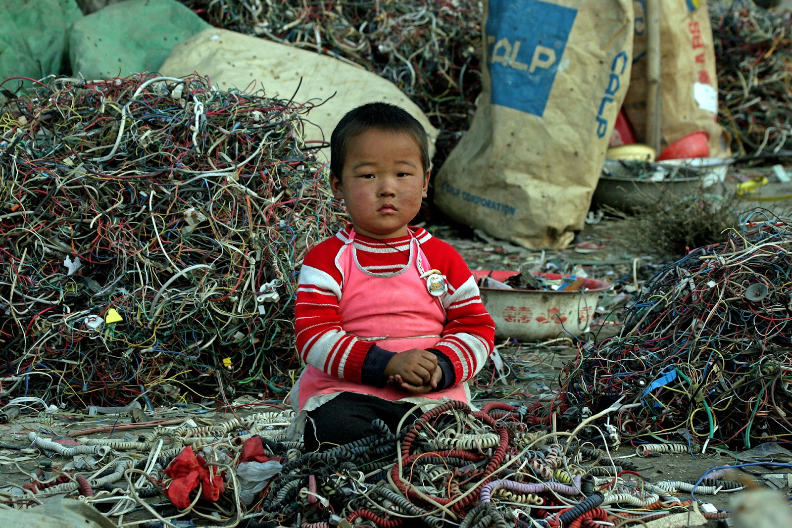 Toxics e-Waste Documentation in China. © Greenpeace / Natalie Behring