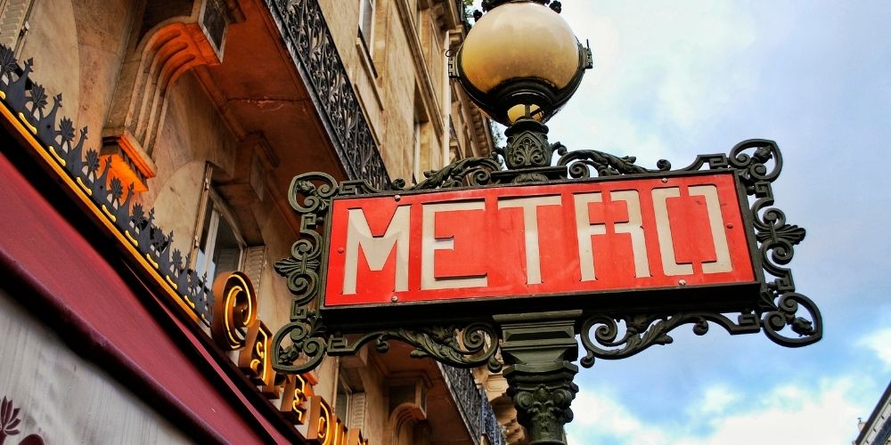Se déplacer à Paris : Trouver les bouches de métro