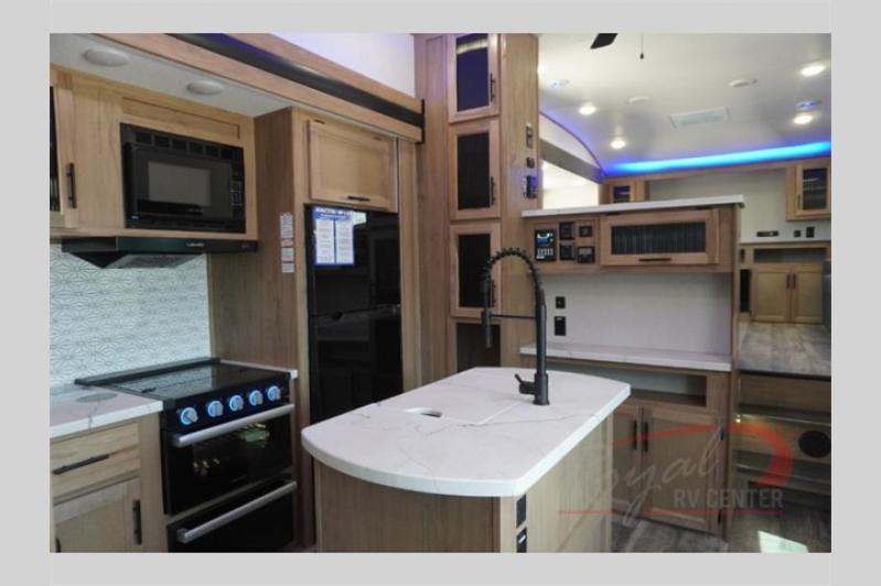This middle kitchen is ideal for hosting cookouts at the campground or tailgating parties.