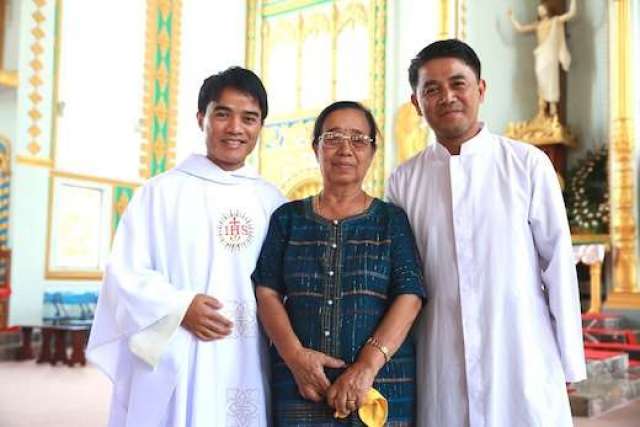 Fr. Wilbert Mireh with his mother and brother, on his ordination day, May 2013.  Credit: Jesuit Asia Pacific Conference