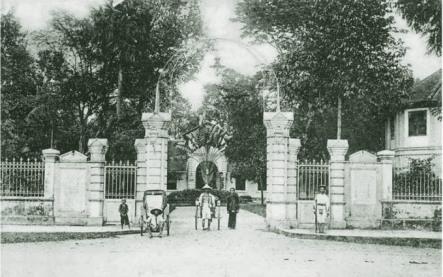 http://maivantran.files.wordpress.com/2011/09/toa-tham-bien-toa-hanh-chanh-gia-dinh.jpg?w=443&h=284