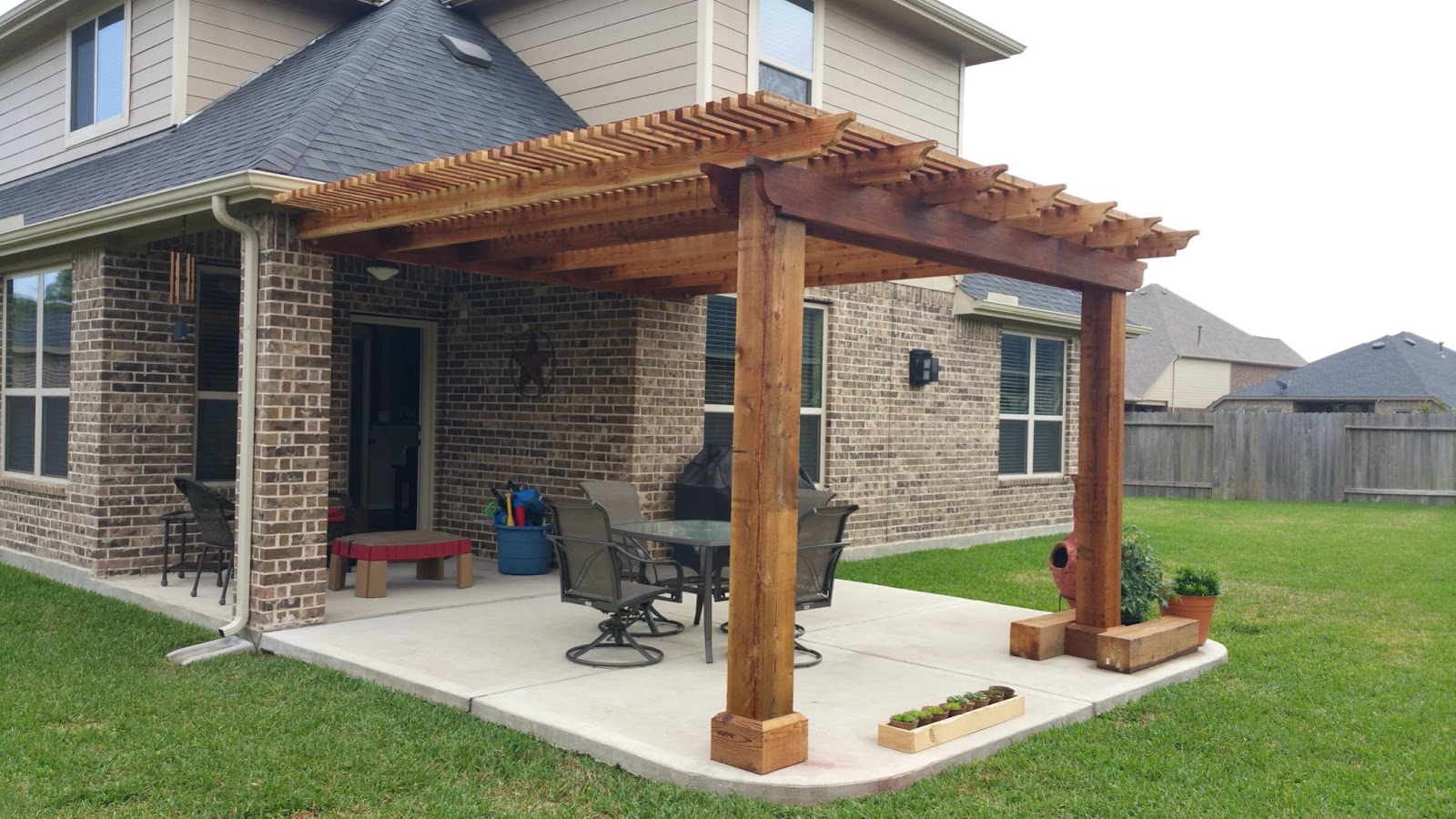 Patios, Pools, & Gazebos: 5 Ways to Level up Your Backyard Roofing for Summer
