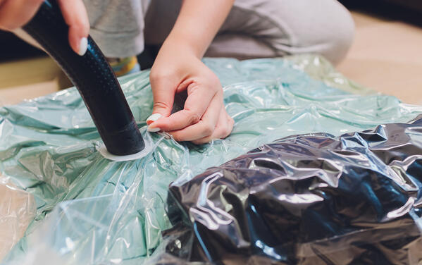 vacuum packing clothes for travel