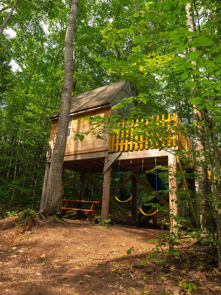 Kissing Oaks - Romantic Airbnb Treehouse near Restaurants in New Hampshire