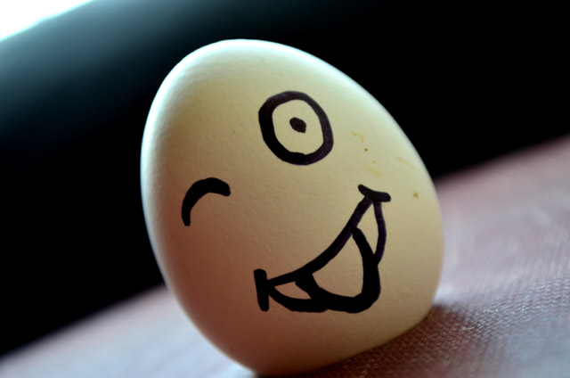 Mad egg emoticon - Public