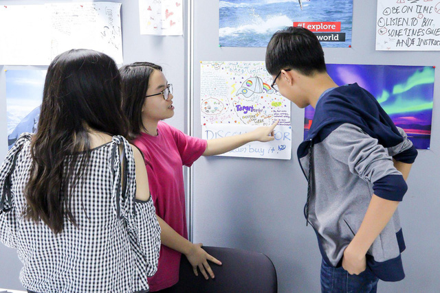 
Tự tin thuyết trình và tranh luận bằng tiếng Anh là một trong những biểu hiện của việc con sử dụng tiếng Anh thành thạo.
