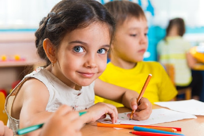 Có nên dạy chữ cho trẻ mầm non hay không?