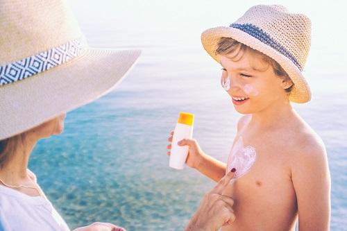 کرم ضد آفتاب برای پوست های چرب