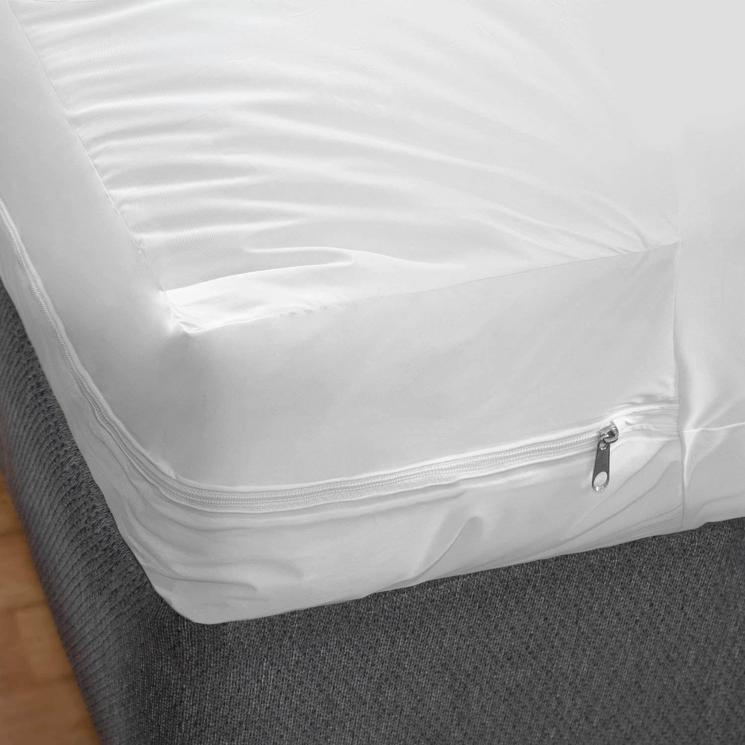 Zippered trundle bed mattress covers extend mattress life.