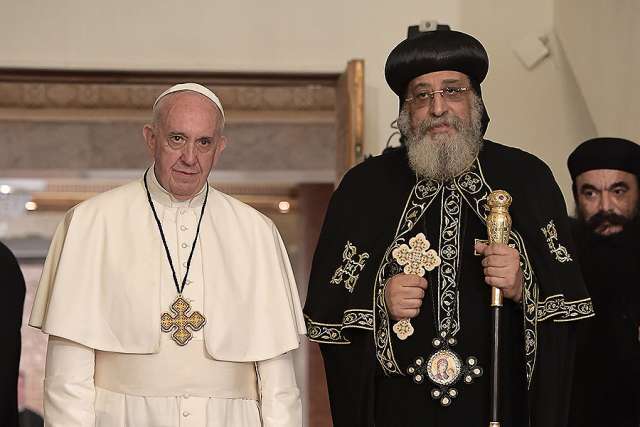 Pope-Francis-with-Tawadros-II-Coptic-Orthodox-Patriarch-of-Alexandria-in-Cairo-Egypt-April-28-2017.-Credit-LOsservatore-Romano.-.jpeg