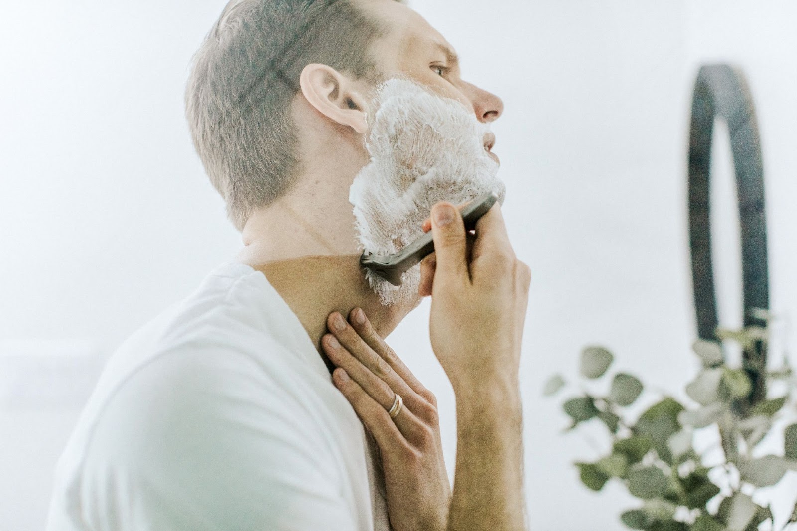 Cạo râu đúng cách tránh làm da tổn thương và mang đến bộ râu đầy đặn sau khi mọc lại