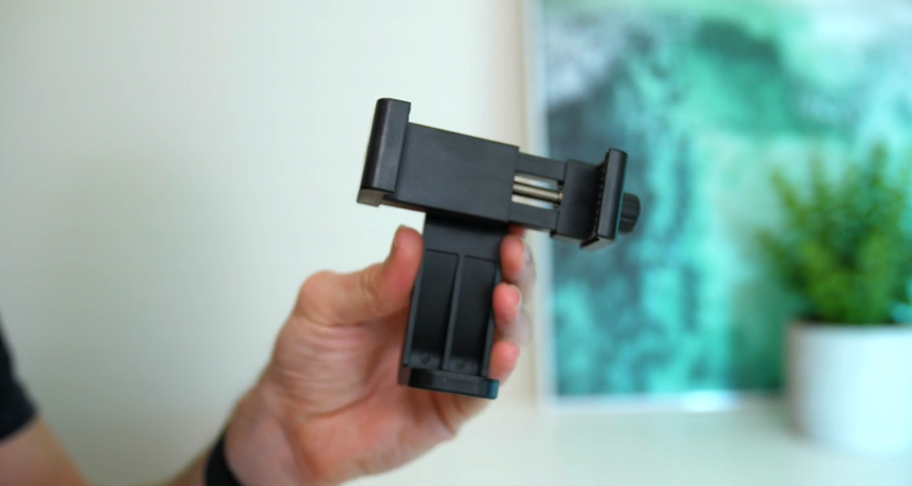 The locking mechanism is one of things like most about this smartphone mount 