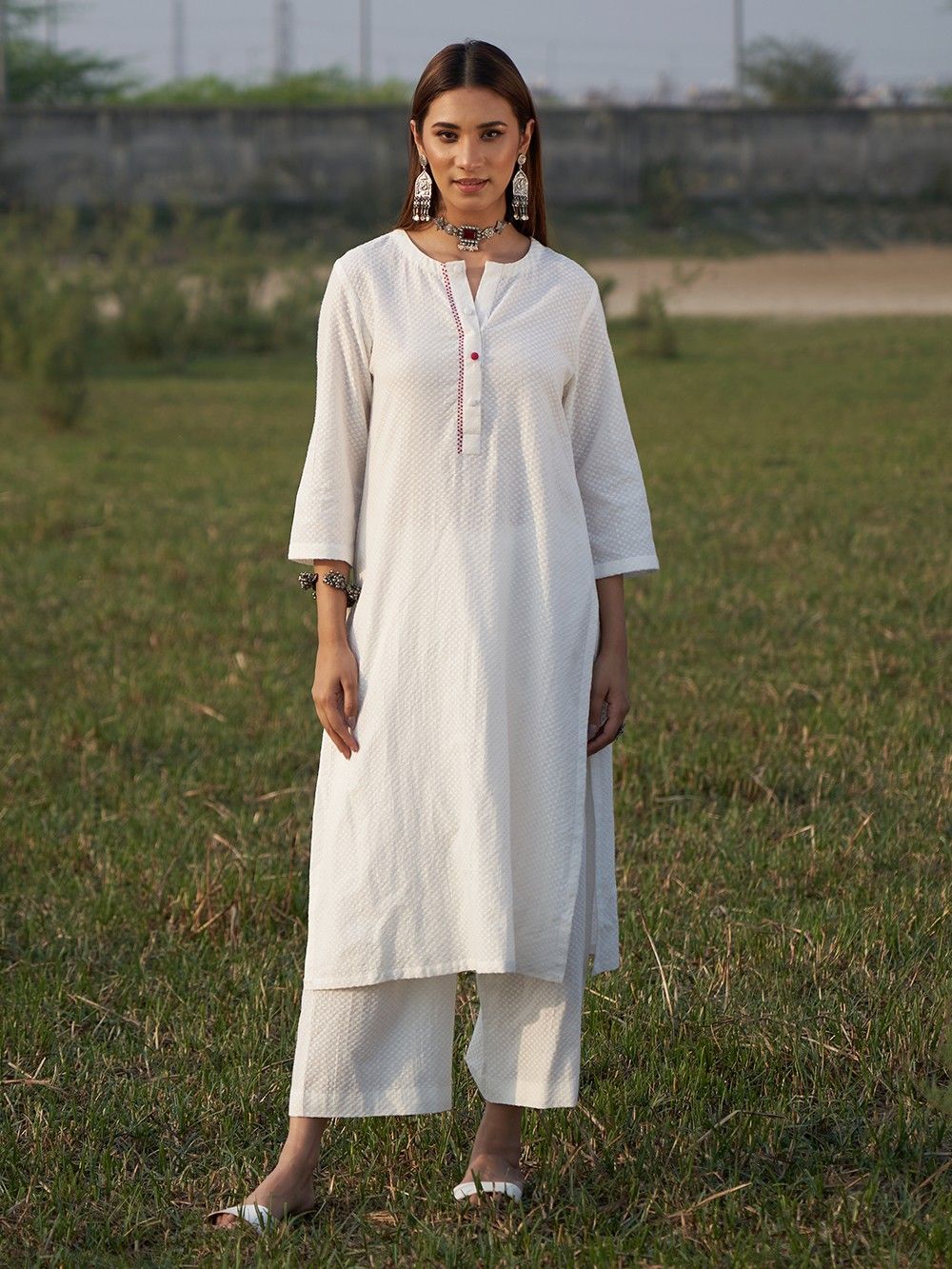 the loom - Ivory emboidered cotton kurta
