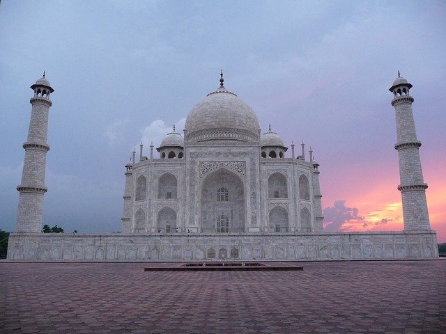 Taj Mahal Information in Hindi