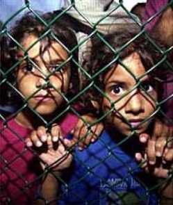 http://blogs.sch.gr/nkaklam/files/2009/03/refugees4.jpg
