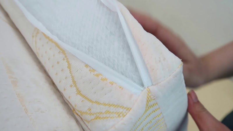 Phần vải bọc nệm thường được làm từ các dòng vải như: gấm, cotton,... 