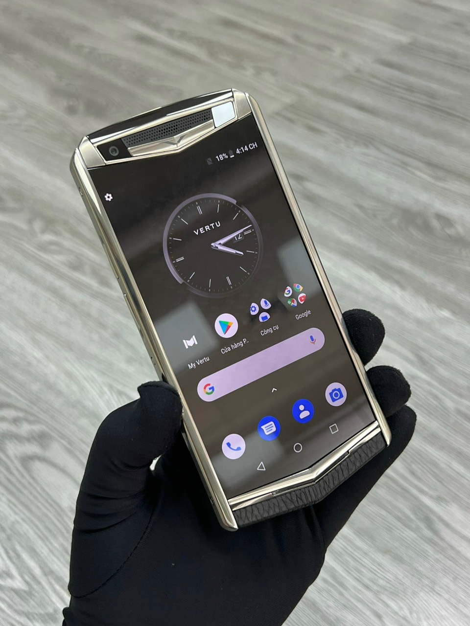 MÀN HÌNH VÀ ĐỘ PHÂN GIẢI CỦA VERTU ASTER P | Hoàng Luxury