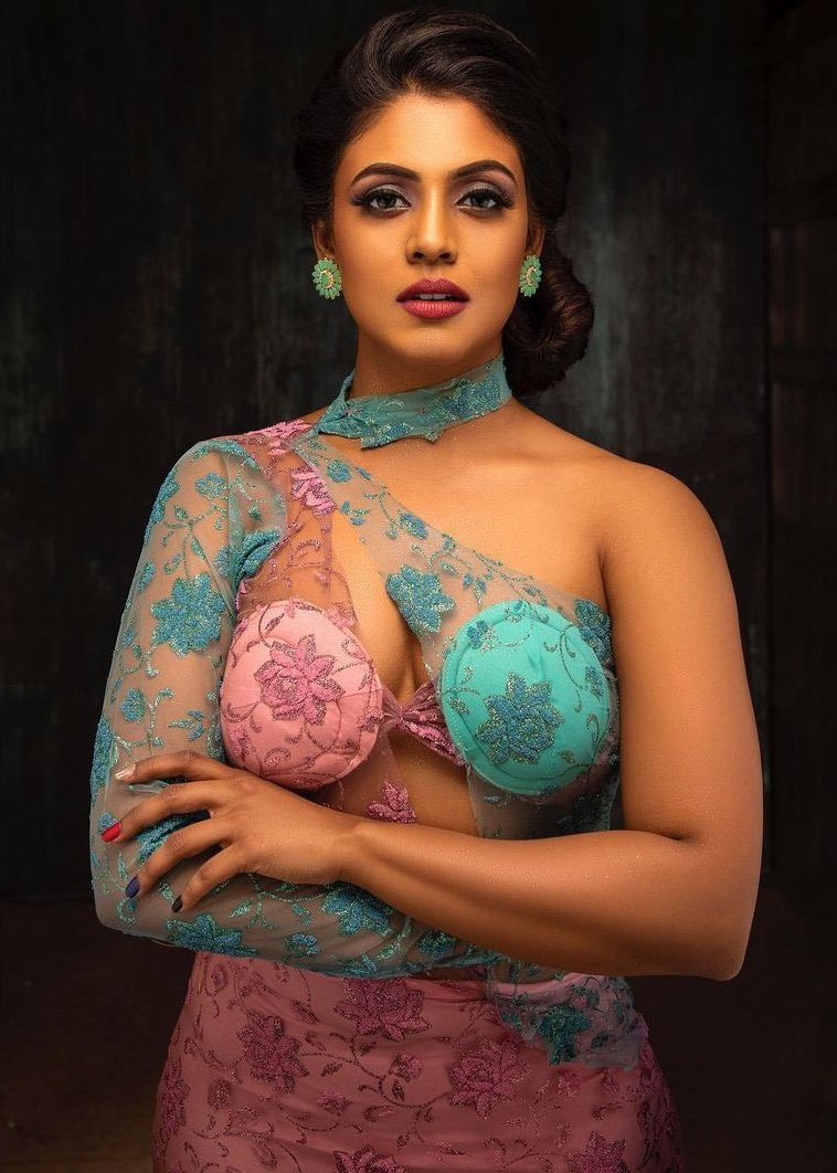 Iniya latest hot cleavage stunning photoshoot | Shruti Sawant | Indian  Filmy Actress