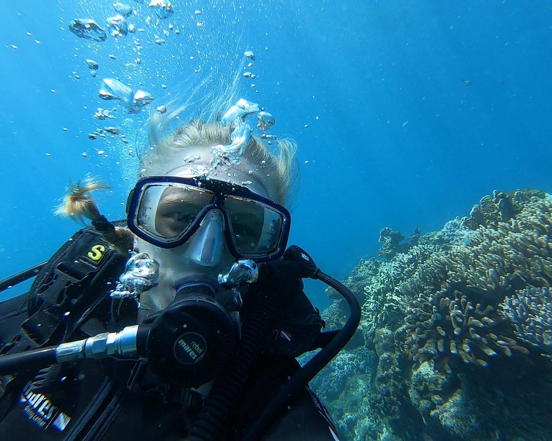 Taking selfies underwater